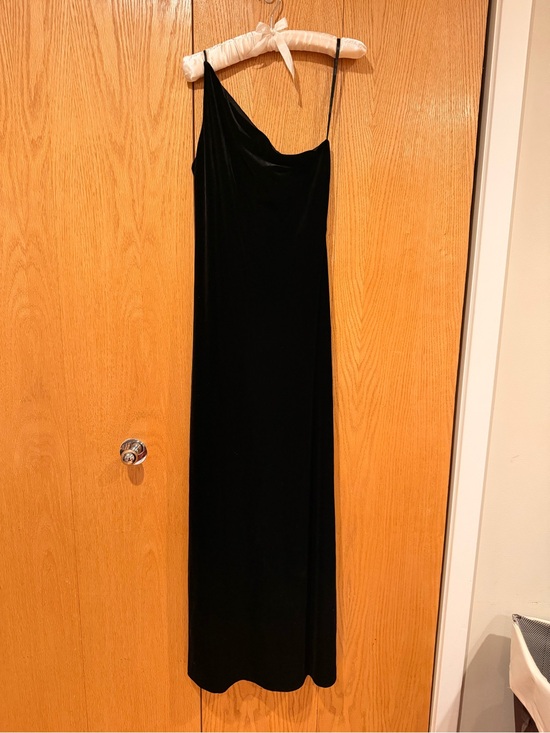 Laundry By Shelli Segal Dresses & Skirts - Laundry By Shelli Segal Black One-Shoulder Maxi Slip Dress
